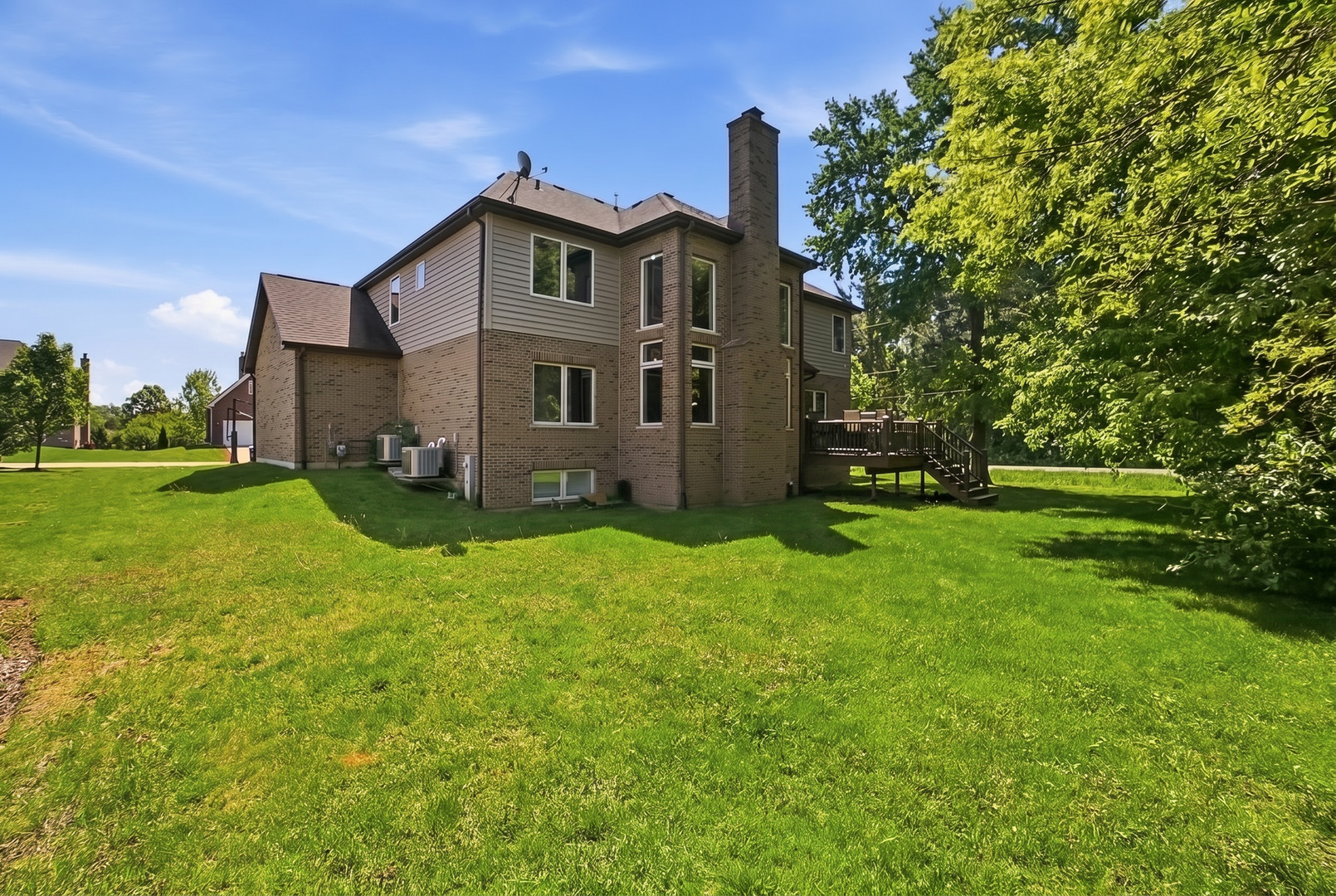 10S372 Tim Court Willowbrook IL 60527