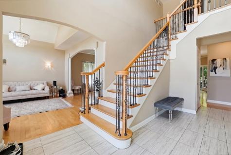 10S372 Tim Court Willowbrook IL 60527