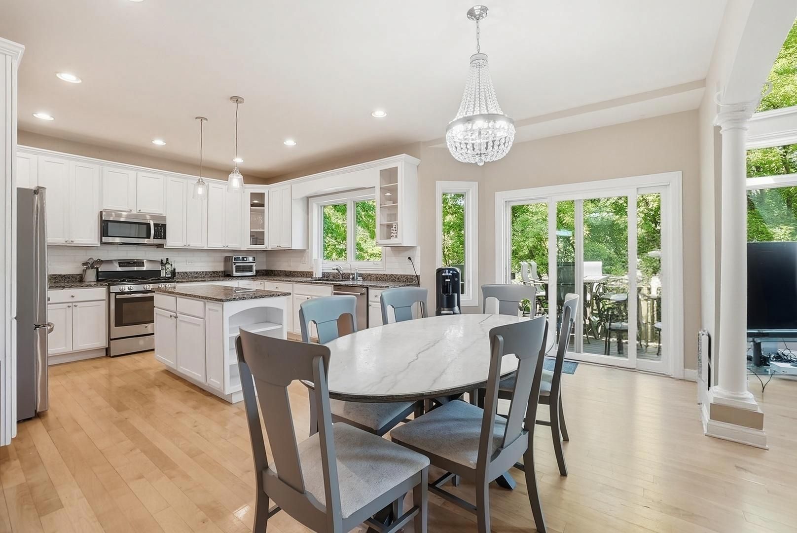 10S372 Tim Court Willowbrook IL 60527