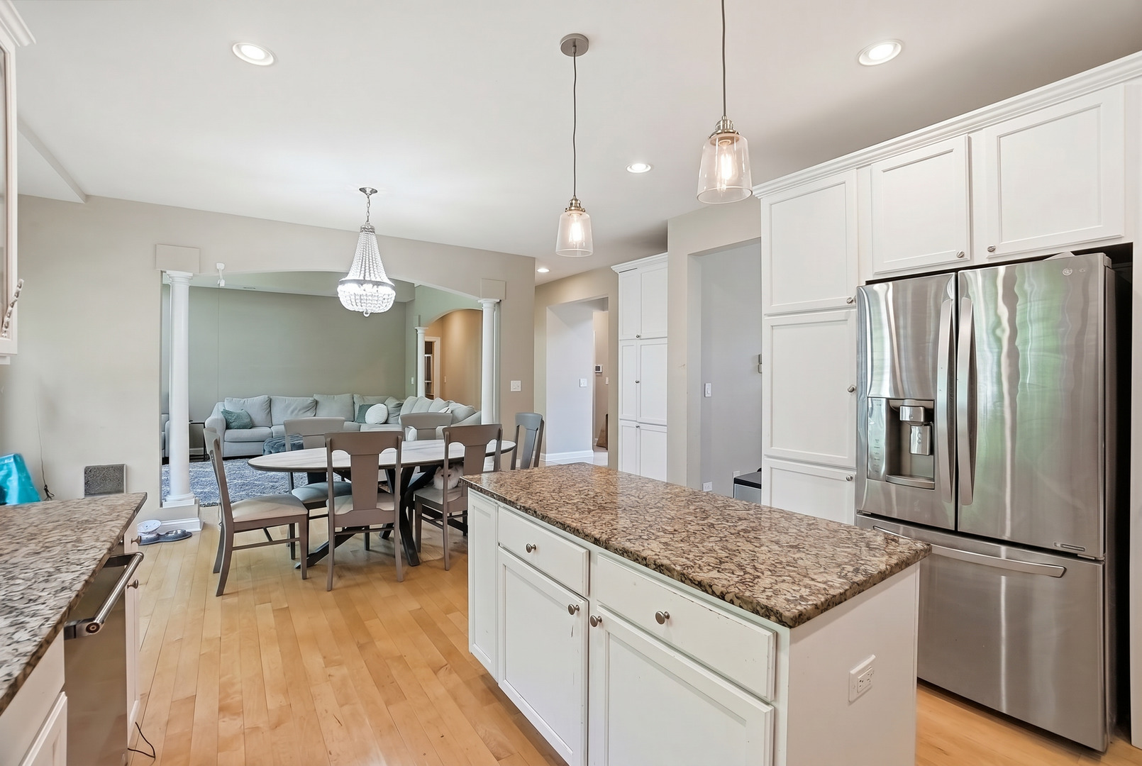 10S372 Tim Court Willowbrook IL 60527