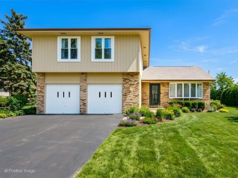 887 Braintree Lane Bartlett IL 60103