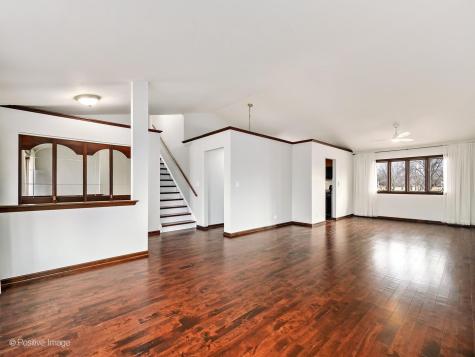 887 Braintree Lane Bartlett IL 60103