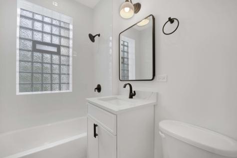 2107 West Eastwood Avenue Chicago IL 60625