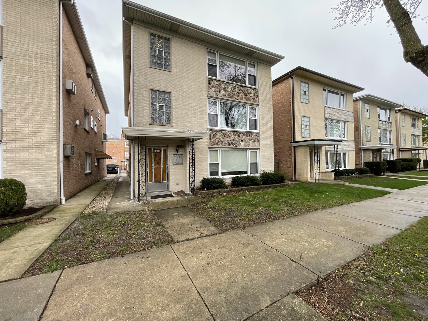 8645 West Summerdale Avenue Chicago IL 60656
