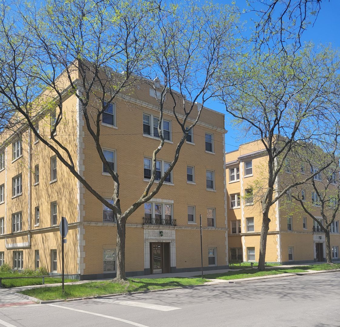 5230 North Rockwell Street Chicago IL 60625