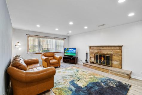 2430 South Shag Bark Trail Arlington Heights IL 60005