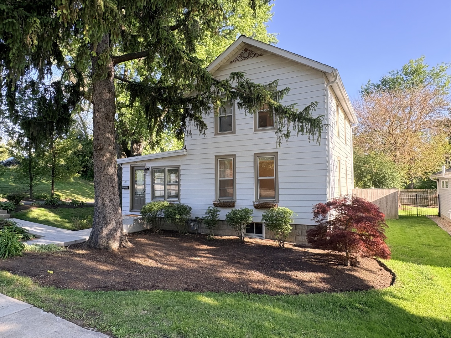 634 East 5th Avenue Naperville IL 60563