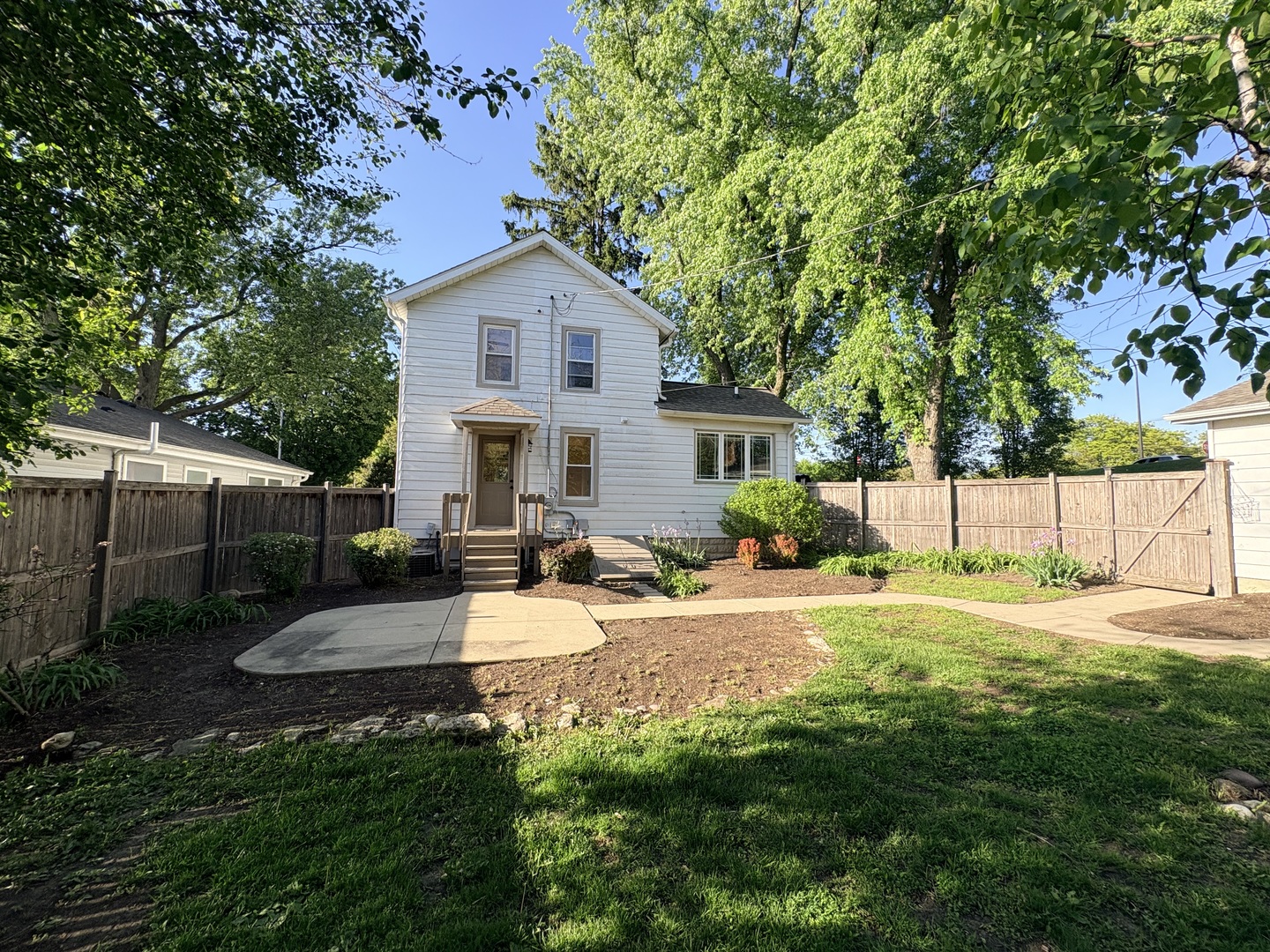 634 East 5th Avenue Naperville IL 60563
