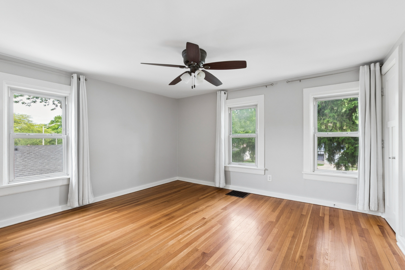 634 East 5th Avenue Naperville IL 60563