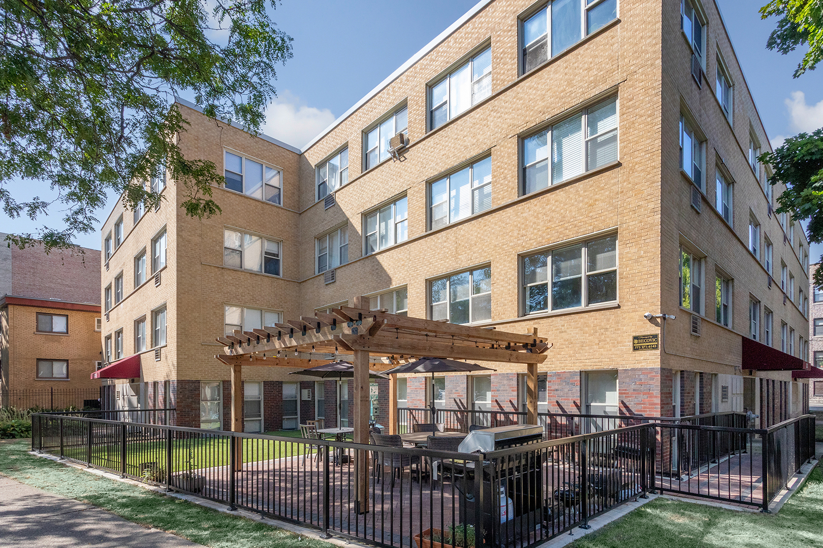 1303 West Estes Avenue Chicago IL 60626