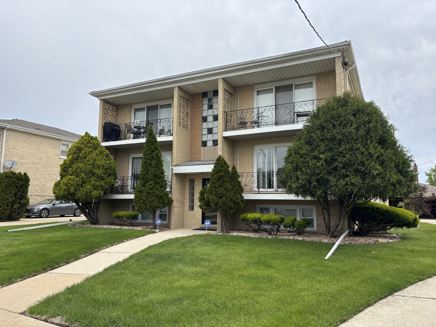 8637 Leamington Avenue Burbank IL 60459