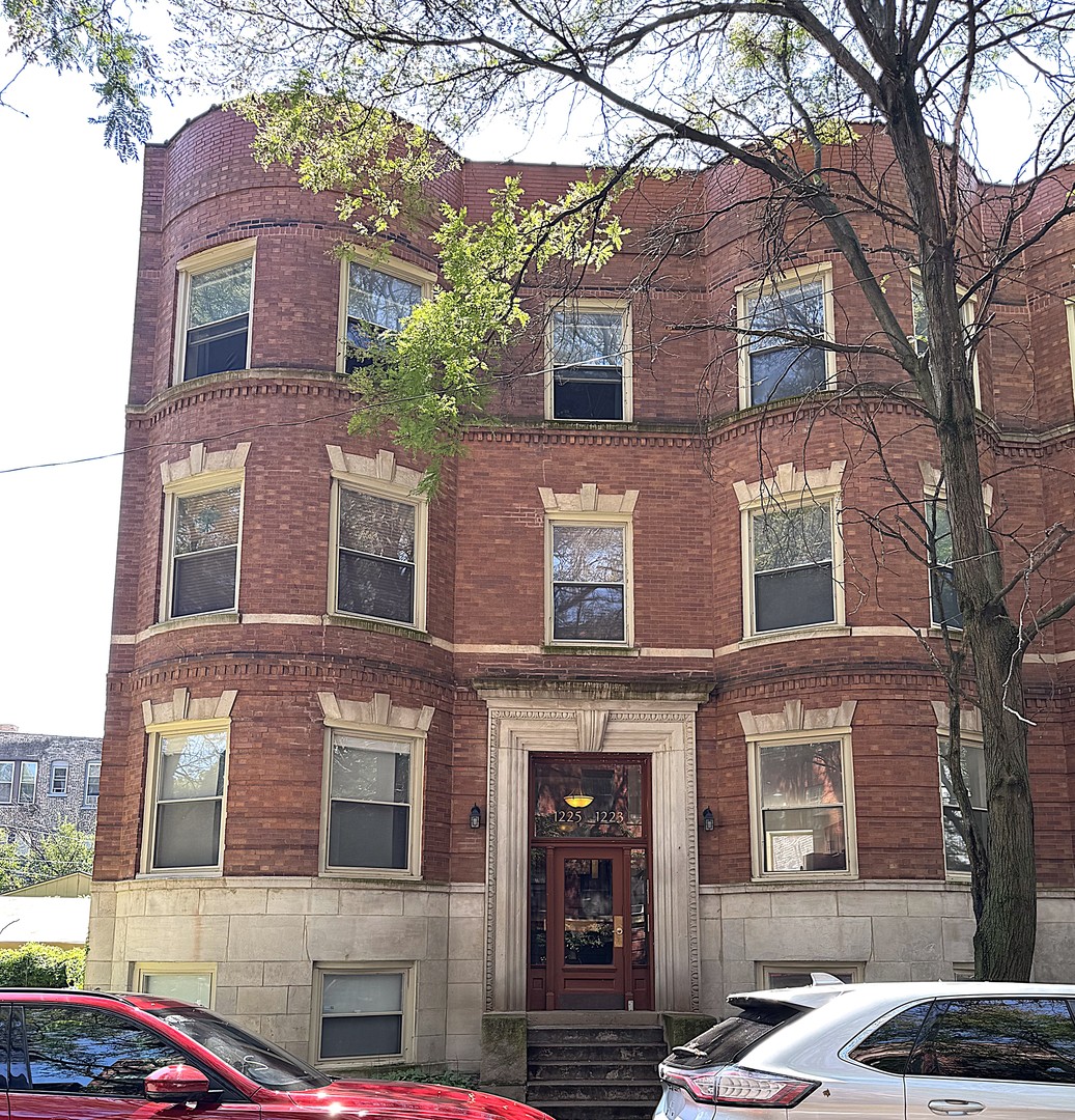 1223 East 52nd Street Chicago IL 60615