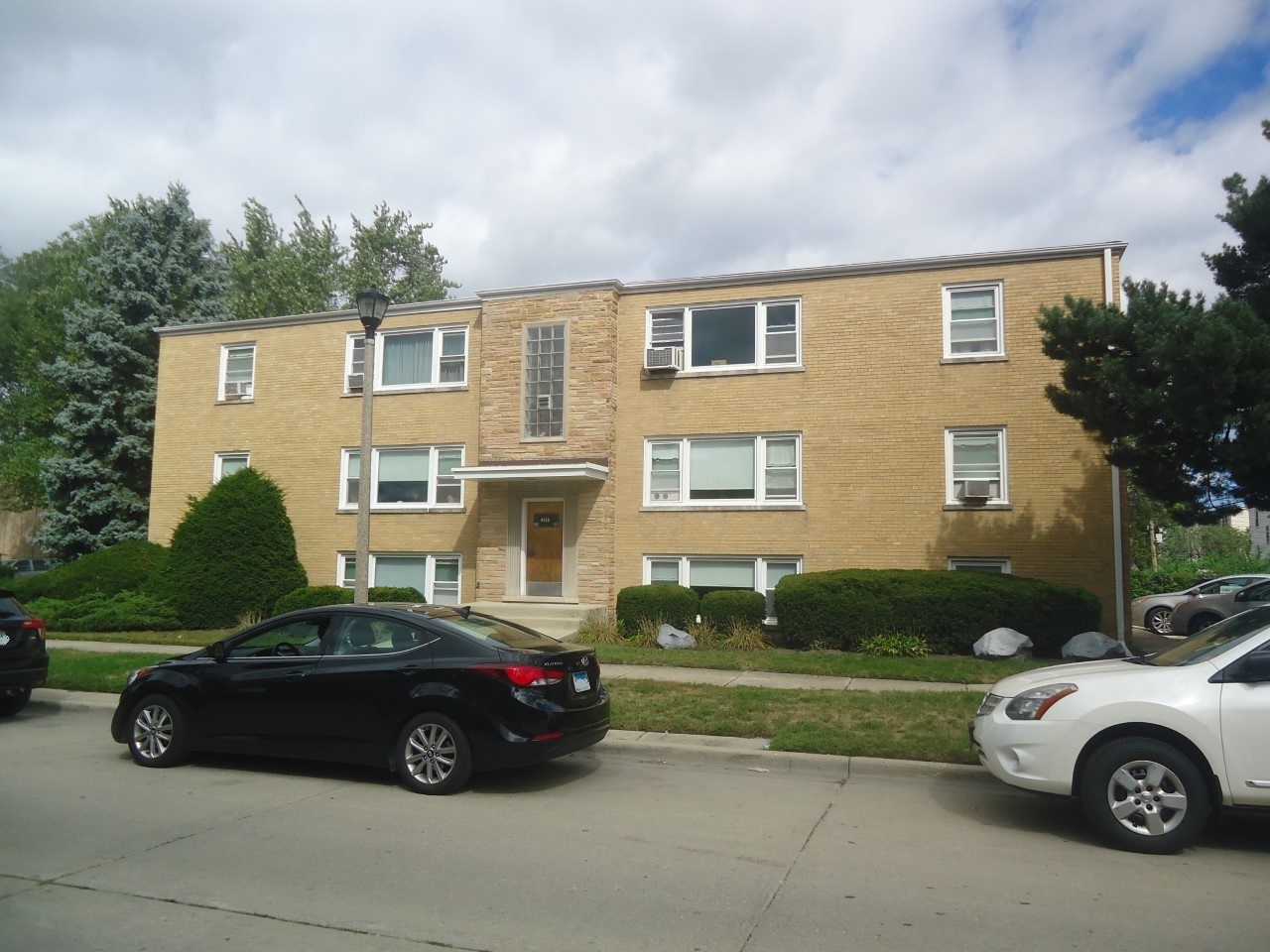 4950 Greenwood Street Skokie IL 60077