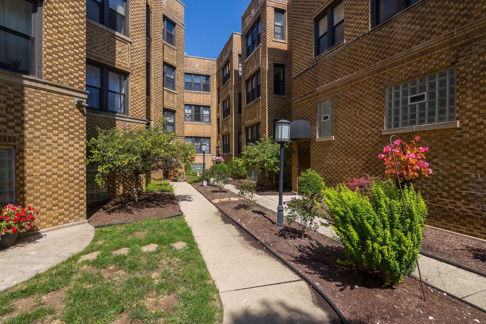 3731 North Kimball Avenue Chicago IL 60618