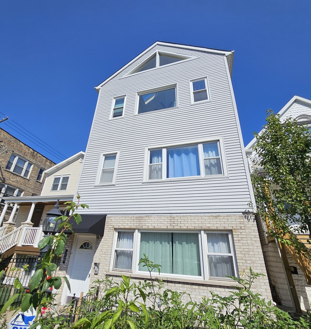 1140 West Barry Avenue Chicago IL 60657