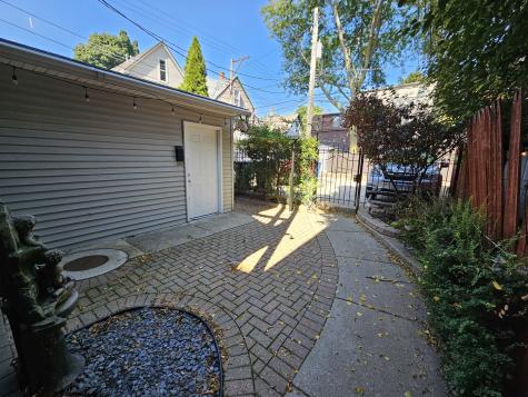 1140 West Barry Avenue Chicago IL 60657
