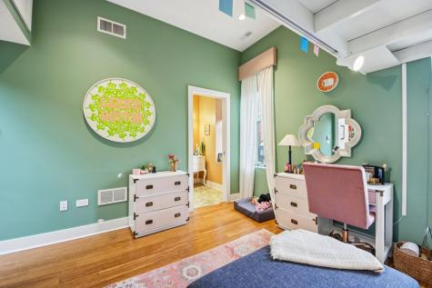 1936 North Hudson Avenue N Chicago IL 60614