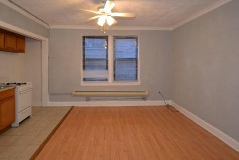 4735 North Beacon Street Chicago IL 60640