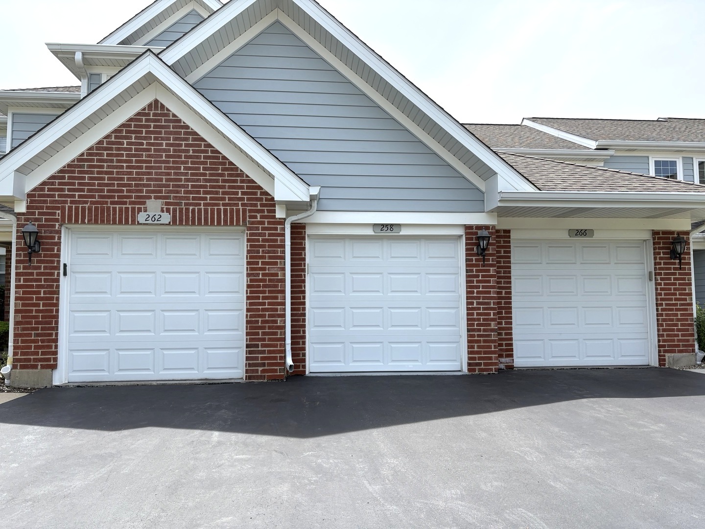 258 Odlum Court Schaumburg IL 60194