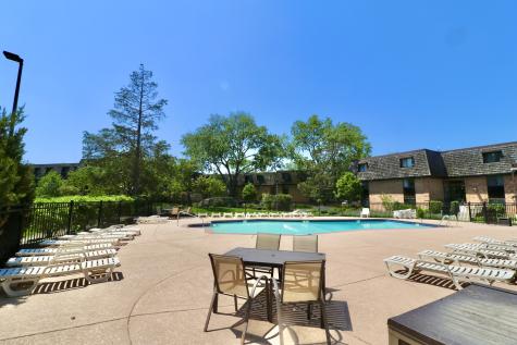 12 Oak Creek Drive Buffalo Grove IL 60089