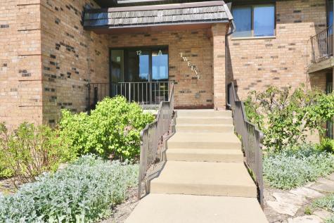12 Oak Creek Drive Buffalo Grove IL 60089