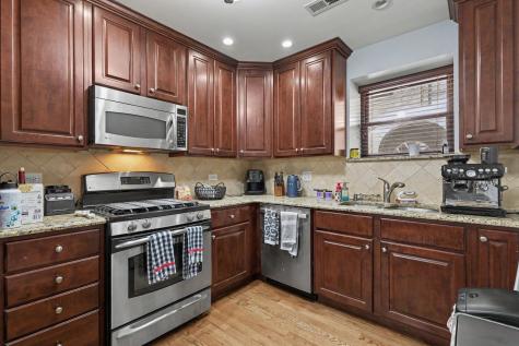857 West Ainslie Street Chicago IL 60640