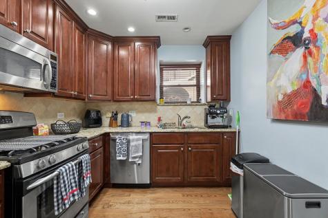 857 West Ainslie Street Chicago IL 60640