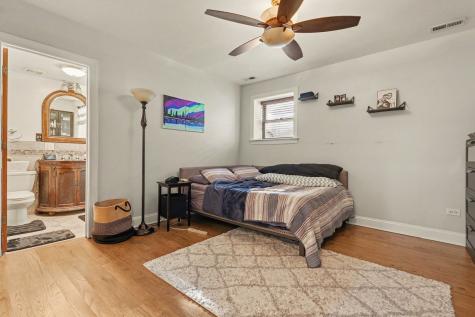 857 West Ainslie Street Chicago IL 60640