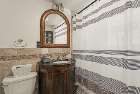 857 West Ainslie Street Chicago IL 60640