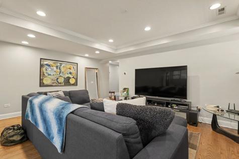 857 West Ainslie Street Chicago IL 60640