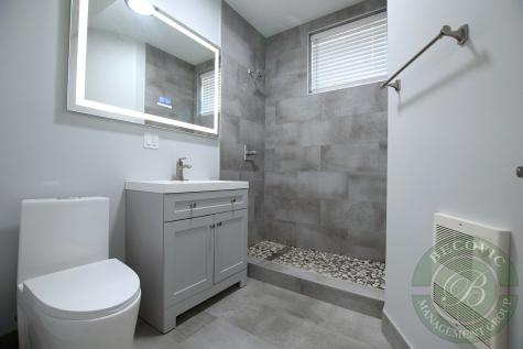1062 West Glenlake Avenue Chicago IL 60660
