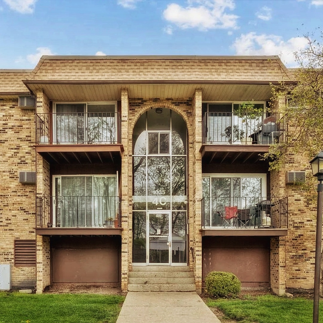 1035 Higgins Quarters Drive Hoffman Estates IL 60194