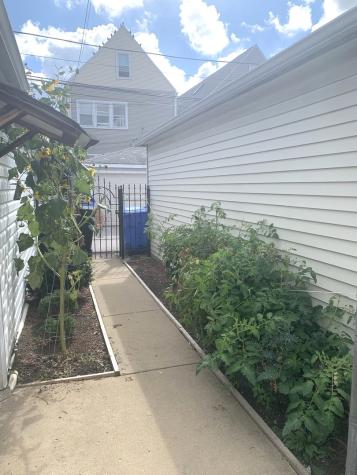 3013 North Hamlin Avenue Chicago IL 60618