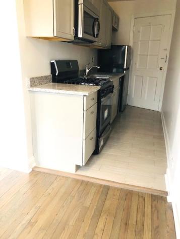 5941 North Winthrop Avenue Chicago IL 60660