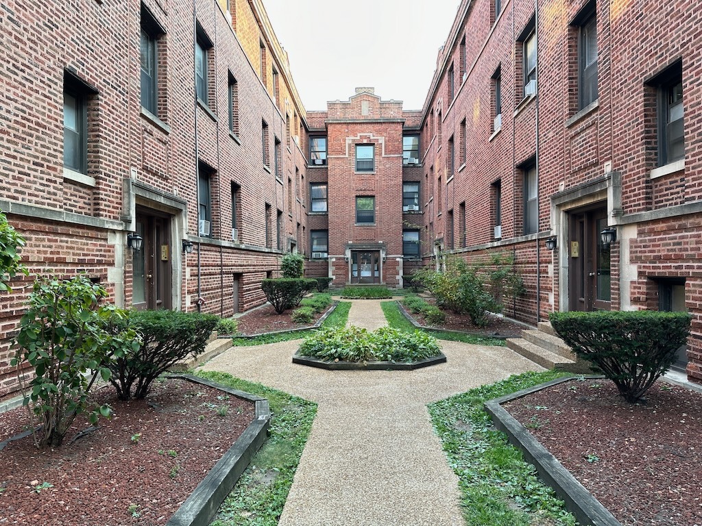 933 West Sunnyside Avenue Chicago IL 60640