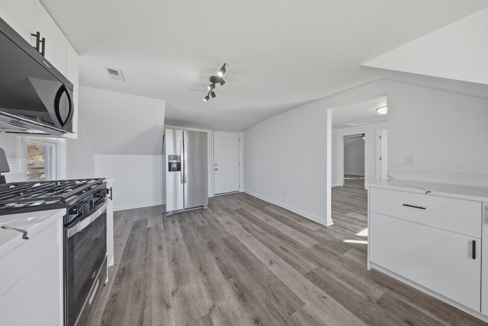 835 Bishop Avenue Aurora IL 60506