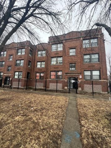 73 East 69th Street Chicago IL 60637