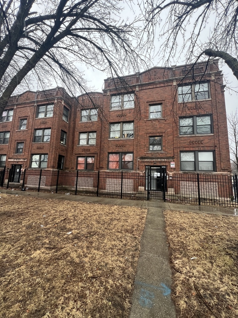 73 East 69th Street Chicago IL 60637