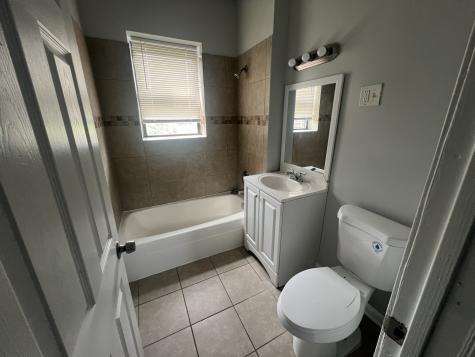 73 East 69th Street Chicago IL 60637