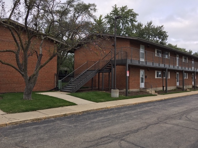 1900 West Knightsbridge Drive Mount Prospect IL 60056
