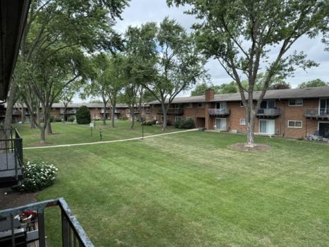 1900 West Knightsbridge Drive Mount Prospect IL 60056