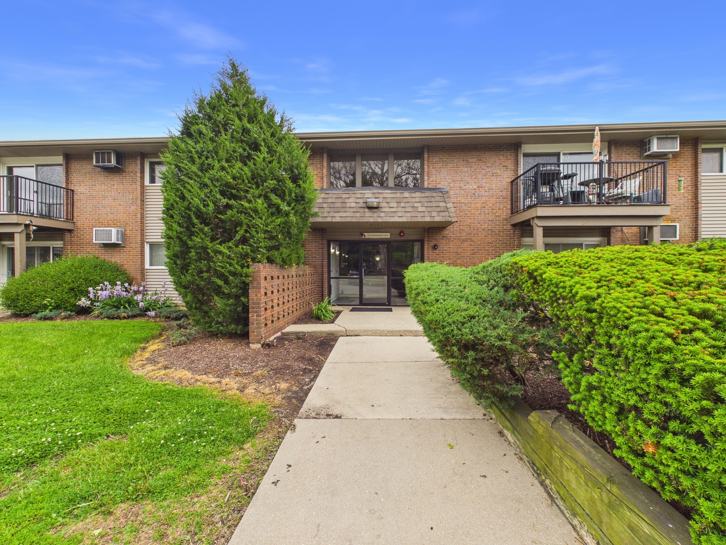 4525 Blackhawk Lane Lisle IL 60532