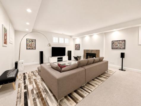 4444 North Winchester Avenue Chicago IL 60640