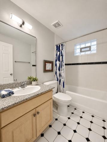 4444 North Winchester Avenue Chicago IL 60640