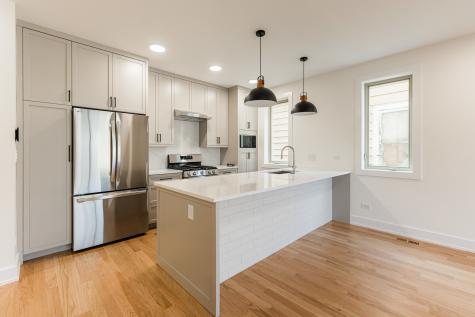 5856 North Magnolia Avenue Chicago IL 60660