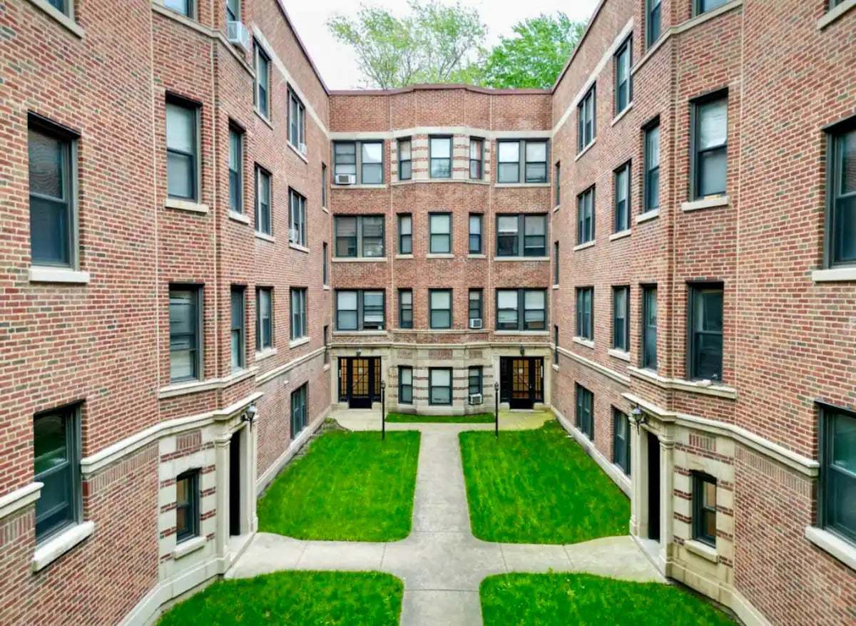 6439 North Hamilton Avenue Chicago IL 60645