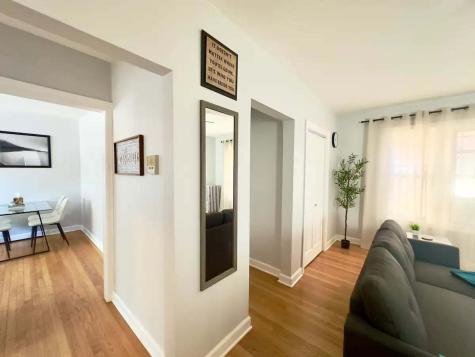 6439 North Hamilton Avenue Chicago IL 60645