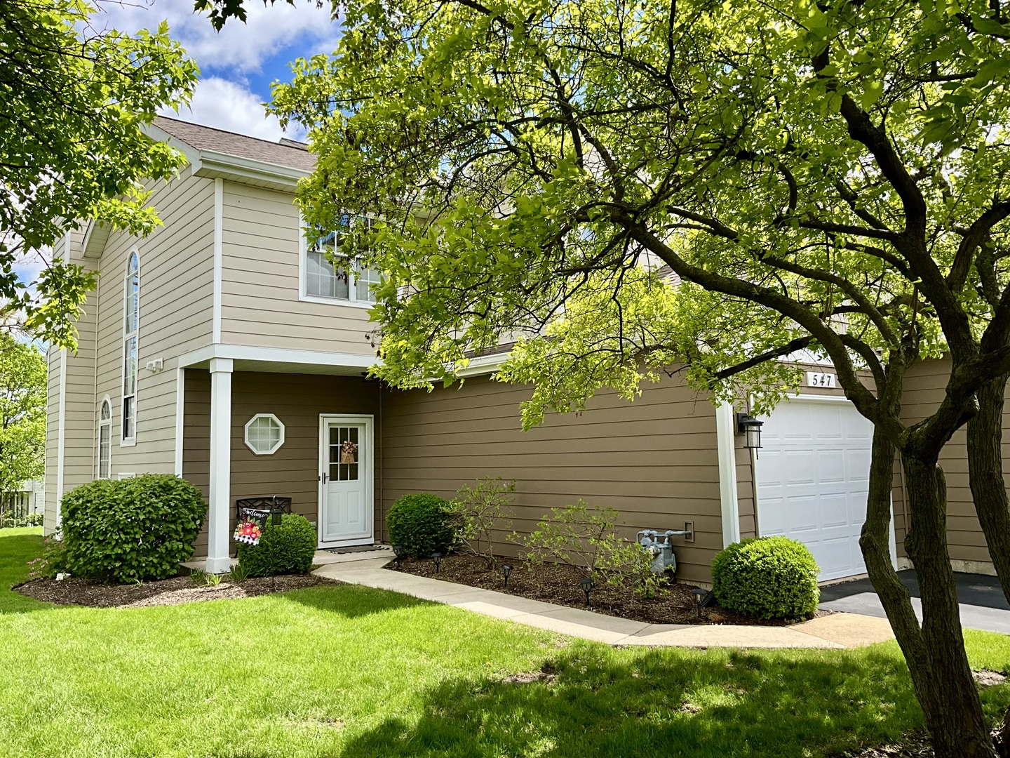 547 Woodcrest Drive Mundelein IL 60060