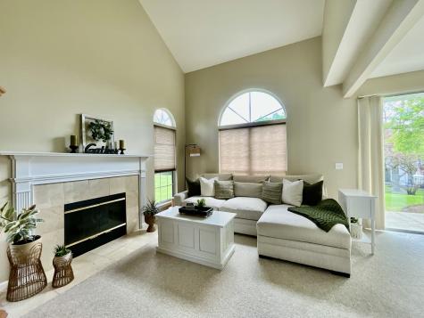 547 Woodcrest Drive Mundelein IL 60060