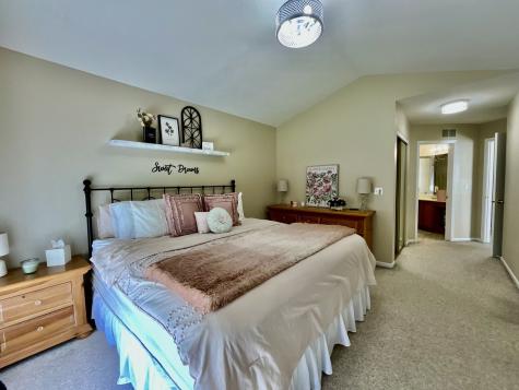 547 Woodcrest Drive Mundelein IL 60060